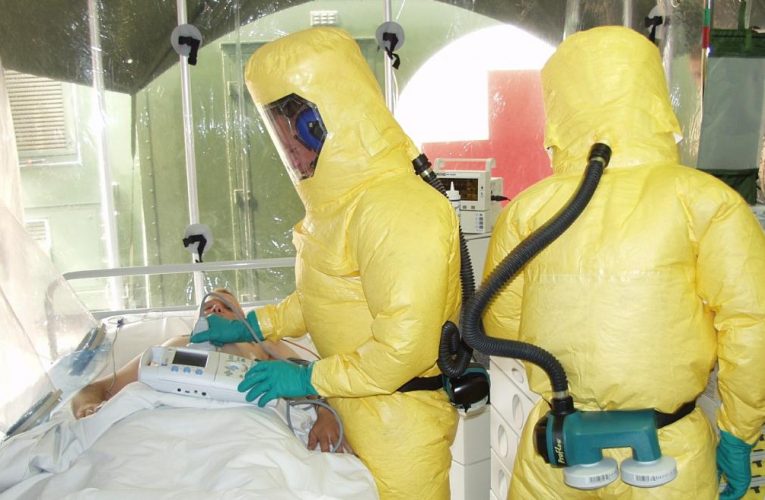 La Comunidad de Madrid entrena a profesionales sanitarios para optimizar el traslado de pacientes con infecciones de alto riesgo biológico