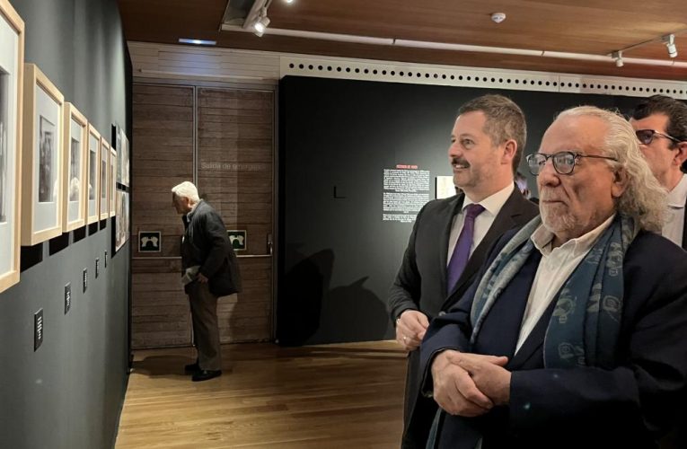 La Comunidad de Madrid dedica una exposición a la vida y obra del director de teatro José Luis Alonso Mañes