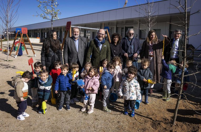 El Ayuntamiento celebra el Día Internacional de la Vida con una plantación de árboles simbólica y actividades en los centros de apoyo a familias