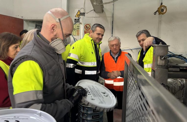 La Comunidad de Madrid invierte anualmente cerca de cinco millones de euros en la conservación y renovación de las marcas viales de sus carreteras
