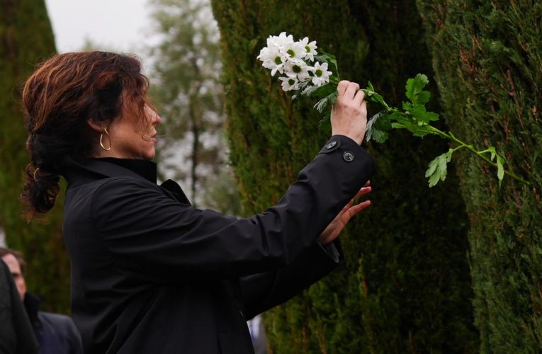 Díaz Ayuso, en el homenaje a las víctimas de los atentados terroristas del 11-M organizado por la AVT