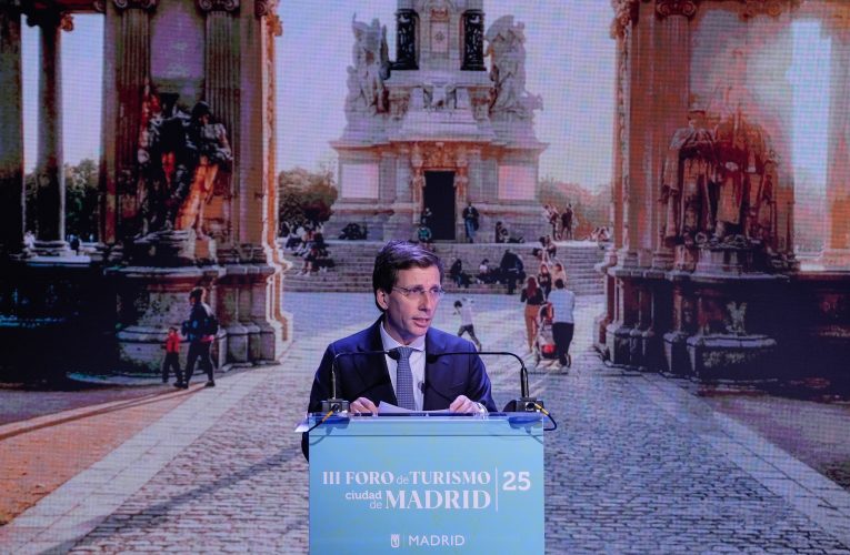 Almeida presenta la Estrategia de Descentralización y Movilidad Turística de la capital en el III Foro de Turismo Ciudad de Madrid