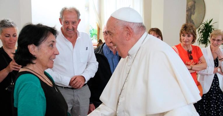 Archidiocesis de Madrid – María Yela, delegada de Pastoral Penitenciaria de Madrid: «Francisco siempre ha tenido una delicadeza especial por los internos. Seguirá rezando por nosotros, como nosotros lo hacemos por él»