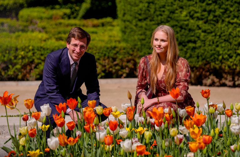 Almeida y la princesa de Orange inauguran el jardín de tulipanes donados por Países Bajos a Madrid