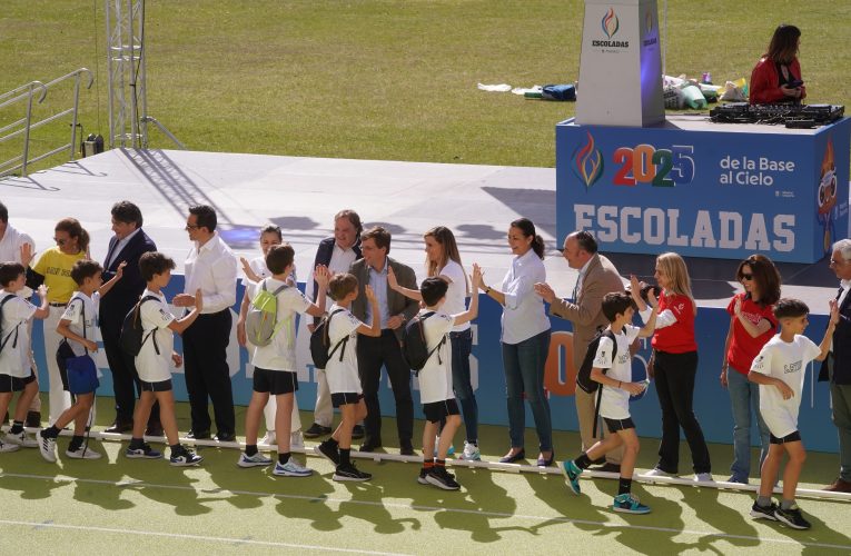 Almeida inaugura la segunda edición de las Escoladas, con 1.200 deportistas
