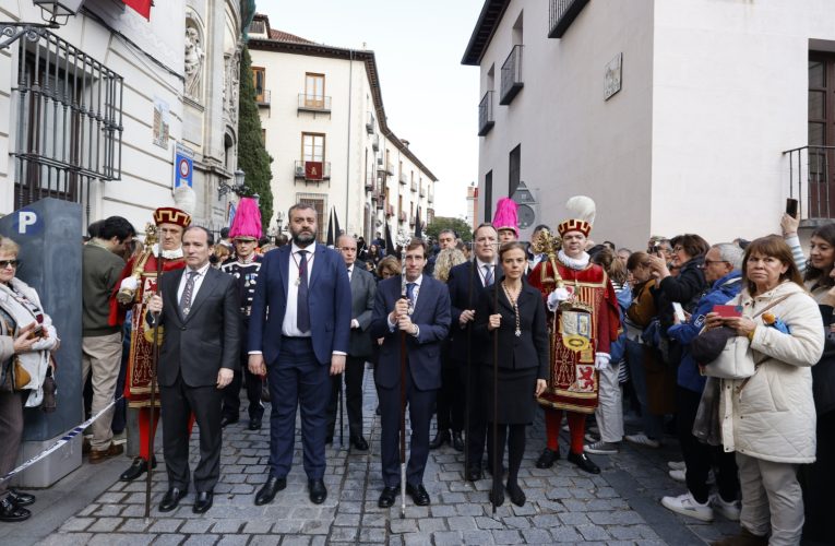 Almeida participa en la procesión del Santísimo Cristo de la Fe y el Perdón ‘los Estudiantes’