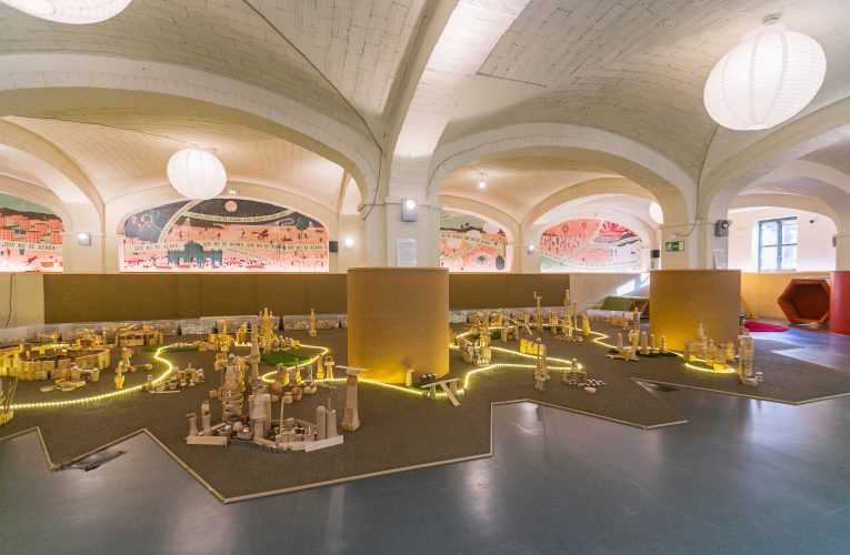 Espacio Abierto rinde en abril homenaje al libro, inventa lugares soñados y crea arte con luz