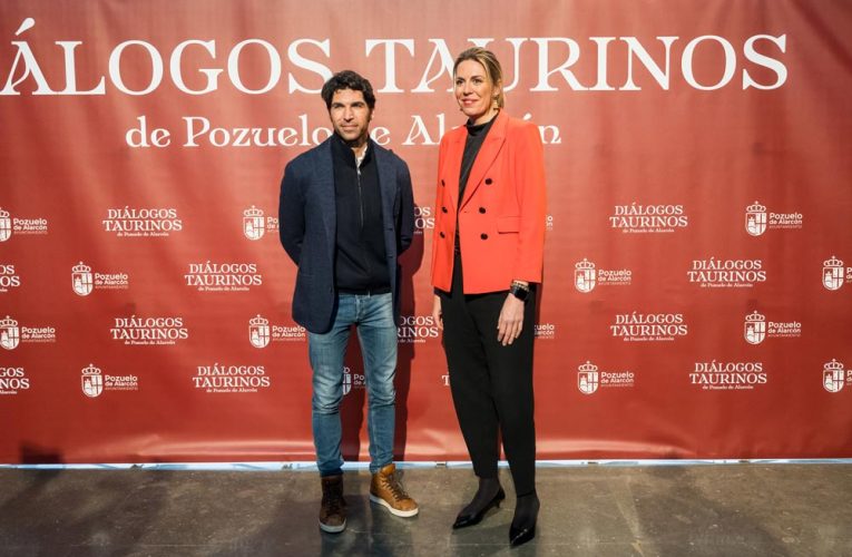 La historia de tres importantes dinastías taurinas encandiló al público pozuelero en los primeros Diálogos Taurinos con Cayetano Rivera Ordóñez