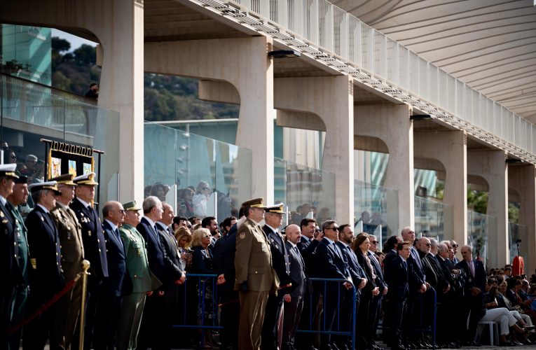 Almeida asiste al tradicional desembarco de la Legión en Málaga