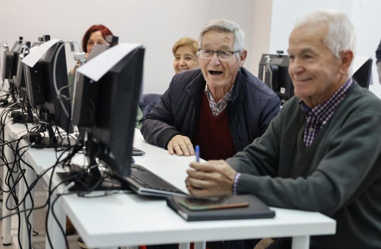 La Comunidad de Madrid forma a más de 10.000 personas con nuevas tecnologías en sus Centros de Capacitación Digital