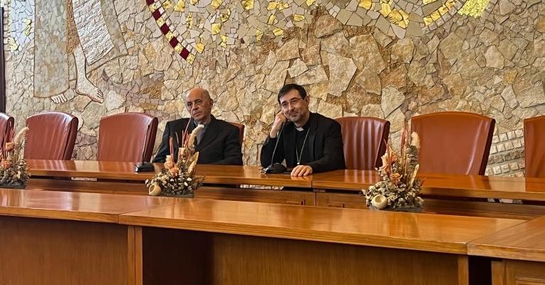 Archidiocesis de Madrid – Encuentro del cardenal José Cobo con los miembros del Tribunal Eclesiástico Metropolitano de Madrid: «Os animo a acompañar, hacer equipo y visibilizar vuestro trabajo»