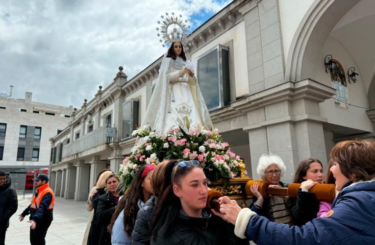 La procesión del Encuentro, del Domingo de Resurrección, puso fin a la Semana Santa de Pozuelo de Alarcón