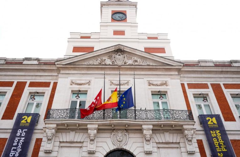 Díaz Ayuso decreta tres días de luto en la Comunidad de Madrid por el fallecimiento del Papa Francisco
