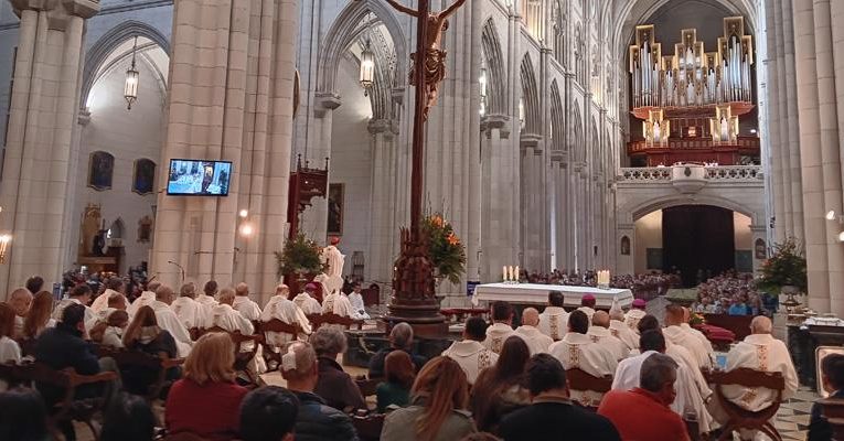 Archidiocesis de Madrid – El cardenal Cobo, en la celebración de la Cena del Señor el Jueves Santo: «Esta noche, Jesús nos muestra cuál es su alimento: cumplir la voluntad del Padre entregándose por amor»