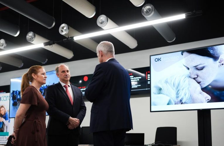 La Comunidad de Madrid estrena un Centro Virtual para reforzar el servicio de teleasistencia avanzada domiciliaria