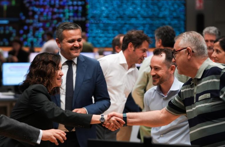 Díaz Ayuso agradece a los empleados de Metro su trabajo en el apagón: “Es un orgullo contar con este servicio público tan valorado por los madrileños”