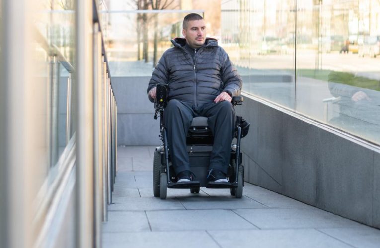 La Comunidad de Madrid aprueba hasta 12.500 euros en ayudas directas para mejorar la accesibilidad de viviendas