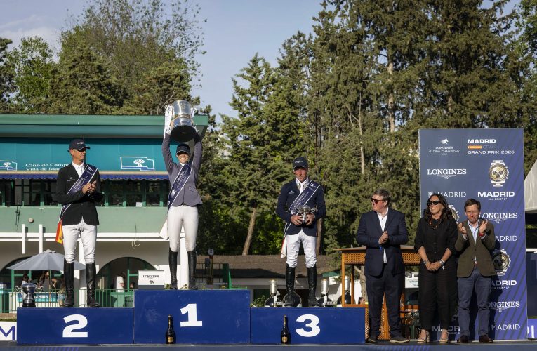 Almeida entrega a Ioli Mytilineou el Longines Global Champions Tour Gran Premio de Madrid