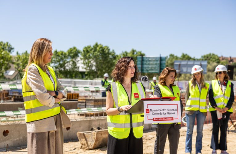La presidenta de la Comunidad de Madrid y la alcaldesa de Pozuelo visitan las obras del nuevo centro de salud de la ciudad