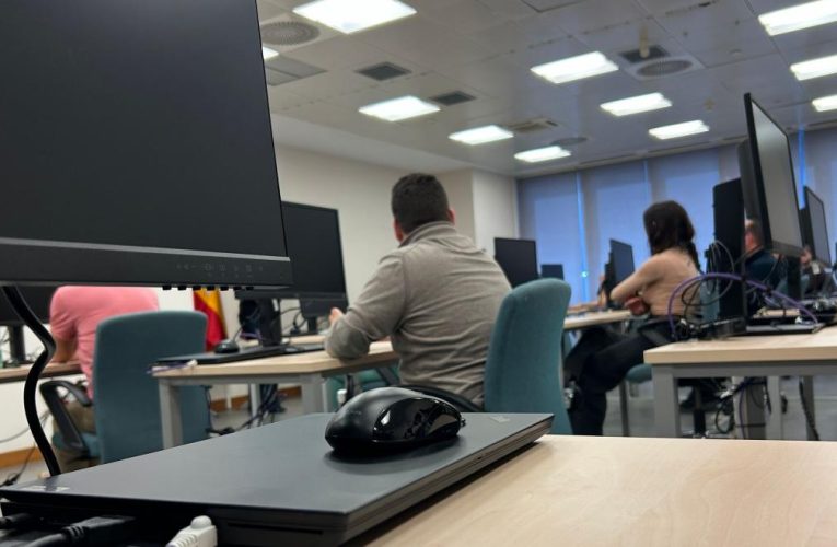 La Comunidad de Madrid convoca el 10 de mayo un nuevo examen para 135 conductores de VTC