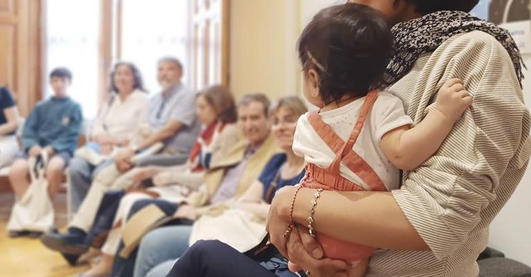 Archidiocesis de Madrid – Madrid realiza la ruta Línea 105 XTantos: «Igual estas chicas, si no les tiende la mano la Iglesia, tendrían que prostituirse; estoy encantada de que mi X vaya para ayudarlas»