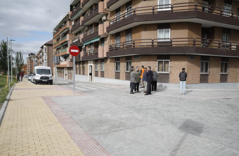 El Ayuntamiento encara la recta final de la segunda fase de reurbanización del entorno de la calle Sierra Toledana, en Puente de Vallecas