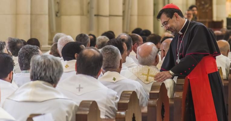Archidiocesis de Madrid – Cardenal Cobo: «Junto a la tumba de San Pedro y en la alegría de acoger al nuevo Papa León XIV, no dejo de teneros presentes»