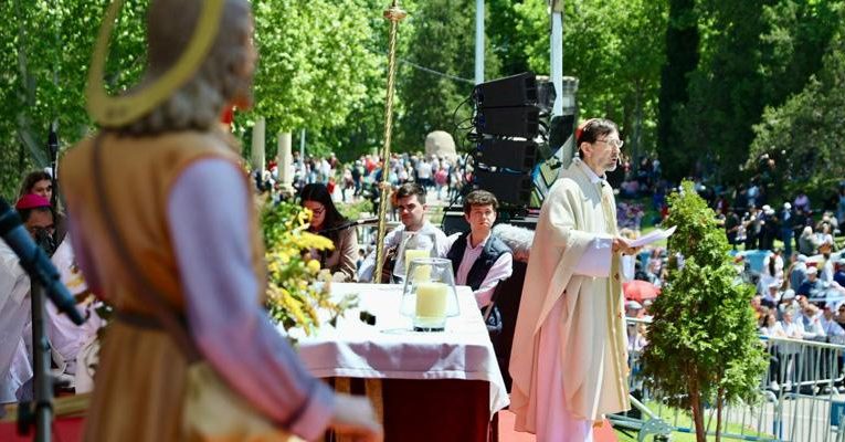 Archidiocesis de Madrid – El cardenal Cobo, en la Misa de san Isidro en la Pradera: «Que el ejemplo de san Isidro nos recuerde que ser buenos cristianos pasa por ser buenos vecinos»