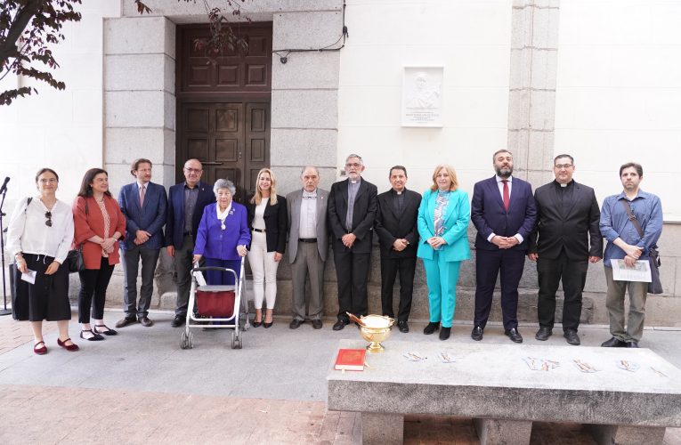 Sanz inaugura una placa en homenaje a la beata María Ana de Jesús, copatrona de la capital: “Representa de maravilla todo lo que es Madrid”