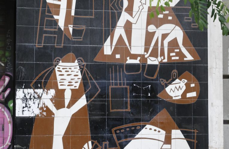 El Ayuntamiento inicia el expediente para proteger el mural de César Manrique en el distrito de Centro