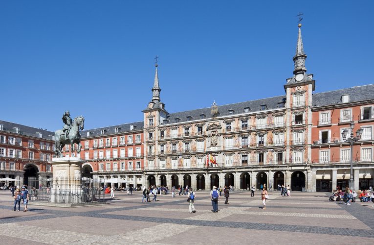 El Ayuntamiento da a conocer el Plan Director de la plaza Mayor para garantizar su protección, conservación y sostenibilidad futura