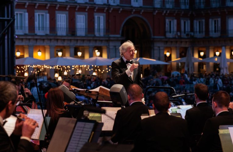 Cientos de personas disfrutan del concierto de la Banda Sinfónica Municipal dedicado a Madrid