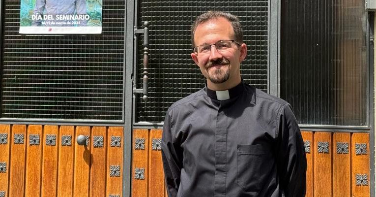 Archidiocesis de Madrid – Héctor Gregorio, a días de ser ordenado presbítero, anima a los jóvenes que se plantean la vocación: «Mira dónde descansa tu corazón»