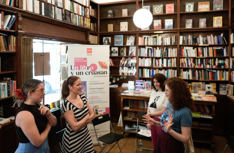La Comunidad de Madrid fomenta la lectura entre los jóvenes con el ciclo de desayunos literarios Un libro y un cruasán