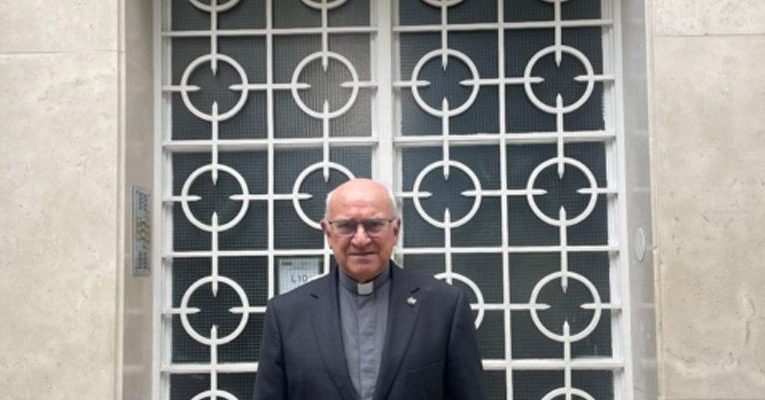 Archidiocesis de Madrid – El Papa León XIV mandó un mensaje al vicario de la Vicaría VIII, Ángel Camino, antes de entrar en el cónclave: «Todo en manos de Dios»