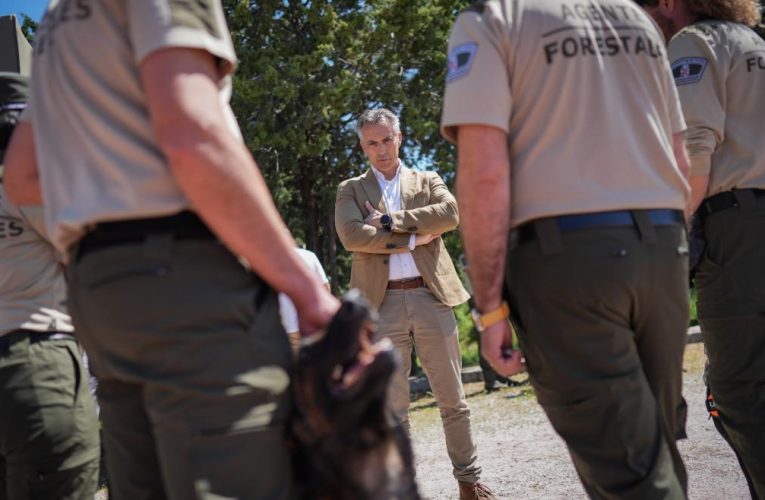 La Comunidad de Madrid aumenta la unidad canina de los agentes forestales con cuatro nuevos perros y tres guías