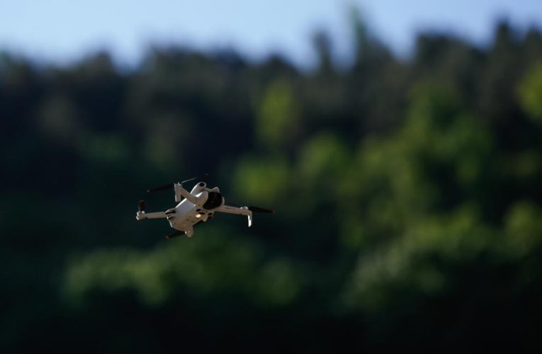 Díaz Ayuso favorecerá el uso de drones con una red de aeropuertos exclusivos, operaciones seguras y más facilidades para los permisos de vuelo