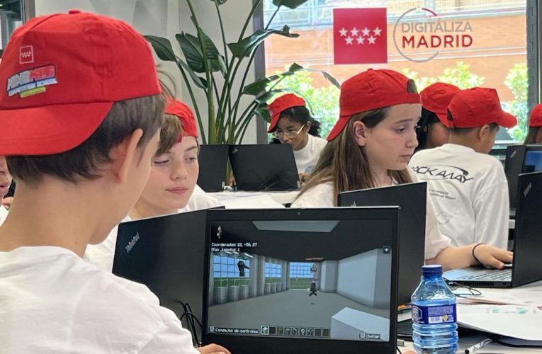 La Comunidad de Madrid celebra la final de la I Liga Minecraft con 10 equipos que han recreado la sede de Digitaliza Madrid a partir de un monumento