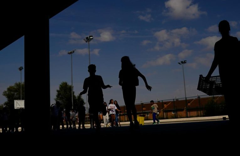 La Comunidad de Madrid recoge propuestas para prevenir el abandono escolar y que los alumnos retomen sus estudios