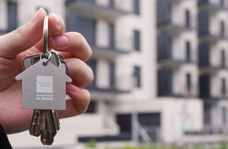 La Comunidad de Madrid inicia el buzoneo de 15.000 dípticos en los pisos de la Agencia de Vivienda Social para promover un entorno vecinal libre de drogas