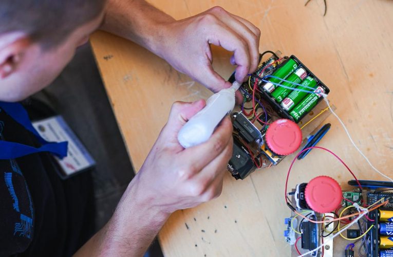 La Comunidad de Madrid compite con 80 jóvenes en el concurso de creación de robots Eurobot Spain