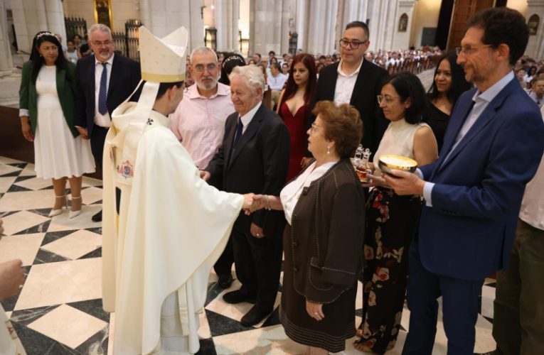 Archidiocesis de Madrid – Testigos de la fe y el amor: la diócesis de Madrid celebra las bodas de oro y plata de más de 80 matrimonios en la solemnidad de la Santísima Trinidad