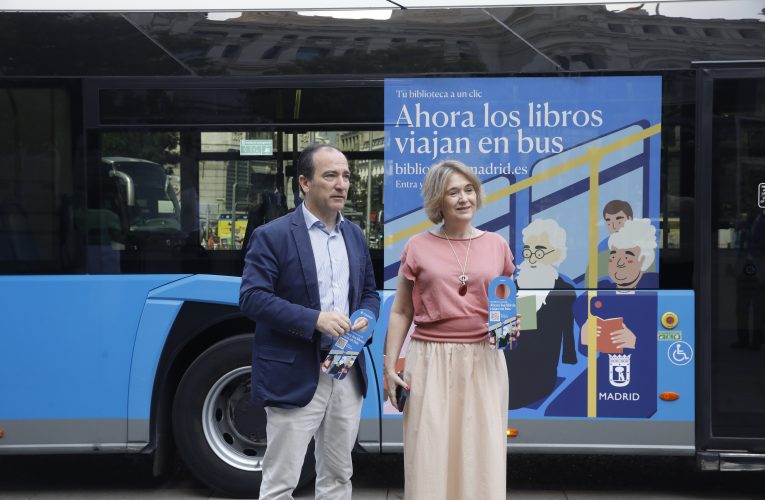La iniciativa ‘Tu biblioteca a un clic’ permite, desde hoy, acceder a libros digitales en los autobuses de EMT Madrid