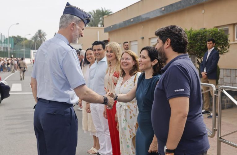 Díaz Ayuso asiste al Festival Aéreo Aire 25 por el 40ª aniversario de la Patrulla Águila