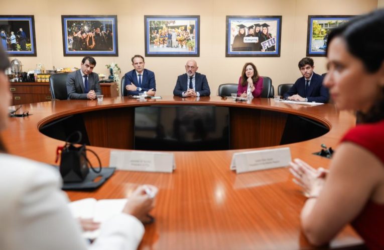 Díaz Ayuso se reúne en Miami con la presidenta de la Florida International University