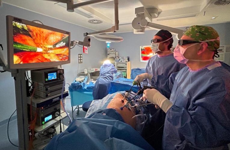 El Hospital público Ramón y Cajal de la Comunidad de Madrid realiza por primera vez en la región un trasplante de riñón asistido por robot