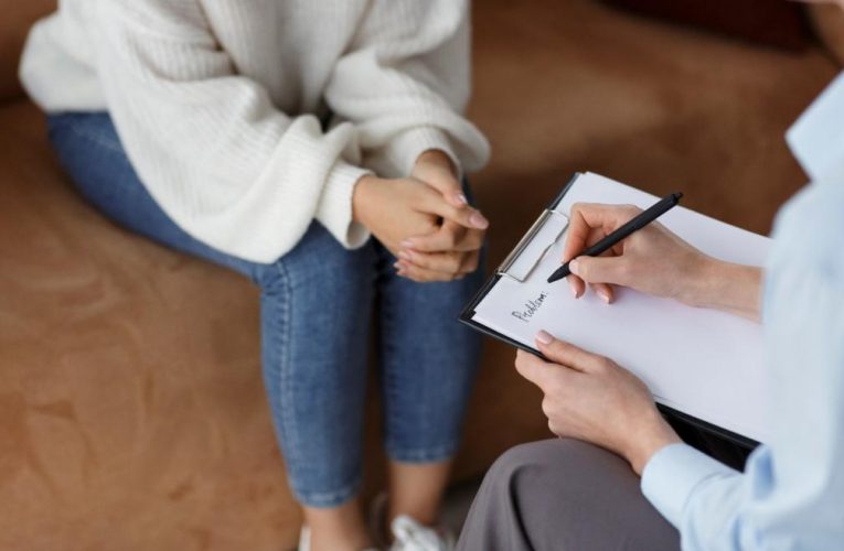 La Comunidad de Madrid forma a profesores para la prevención del suicidio y autolesiones de adolescentes
