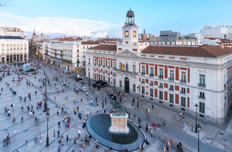 La Comunidad de Madrid celebra los 40 años de la Real Casa de Correos con un gran concierto gratuito en la Puerta del Sol