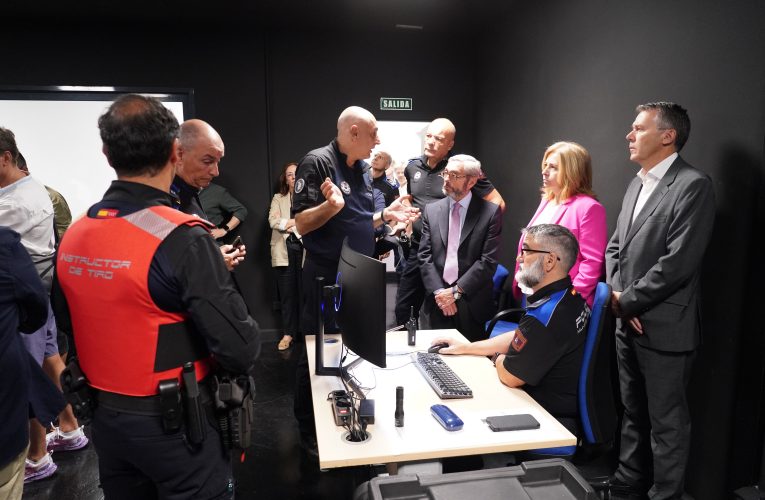 El Ayuntamiento avanza en una formación policial más moderna, segura y eficaz con un nuevo simulador de tiro de última generación