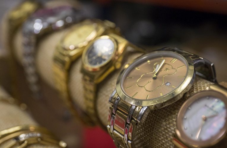 Llegan las jornadas de puertas abiertas a la subasta de 3.600 objetos perdidos entre joyas, relojes y bisutería del Ayuntamiento